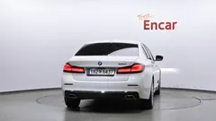 2023 BMW 5-Series 520i Luxury — фото 4