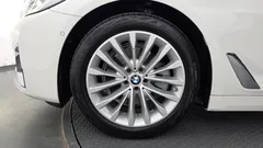 2023 BMW 5-Series 520i Luxury — фото 5