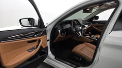 2023 BMW 5-Series 520i Luxury — фото 10