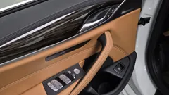 2023 BMW 5-Series 520i Luxury — фото 16
