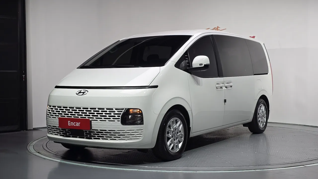 2023 Hyundai Staria Tourer 11-Seater
