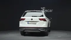 2022 Volkswagen Tiguan 2.0 TSI Prestige — фото 4