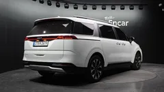 2023 Kia Carnival Diesel 9-Seater Prestige — фото 2