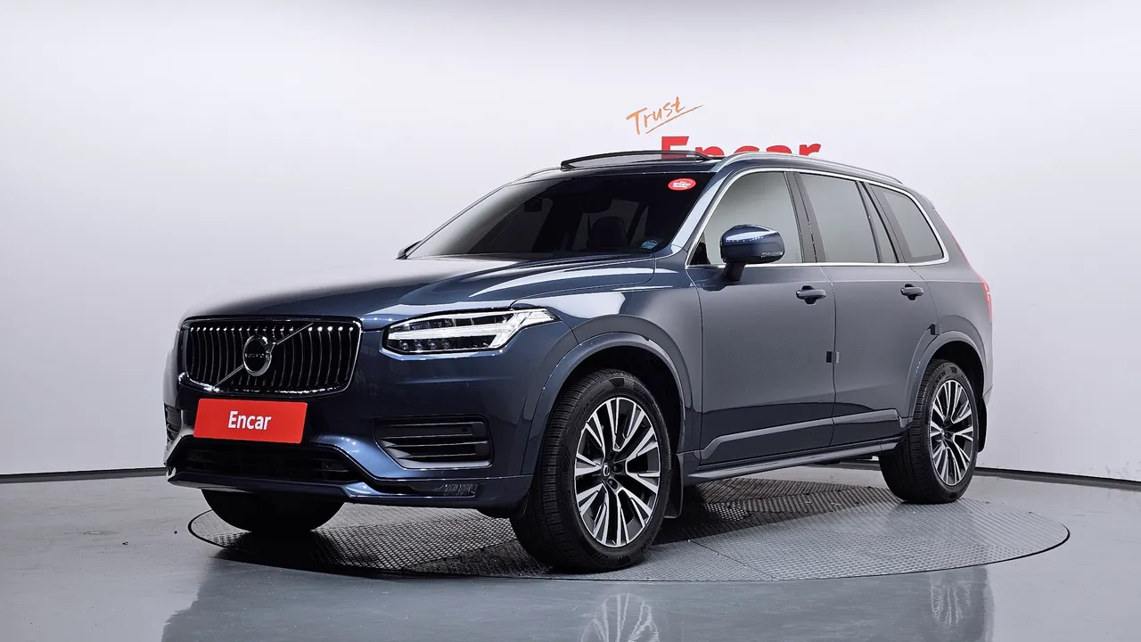 2022 Volvo XC90 B6 Momentum
