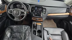 2022 Volvo XC90 B6 Momentum — фото 7