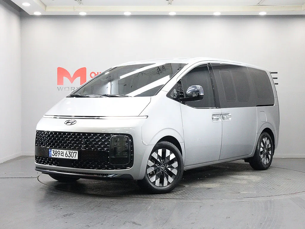2022 Hyundai Staria Lounge 9-Seater