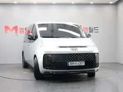 2022 Hyundai Staria Lounge 9-Seater — фото 2