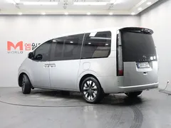 2022 Hyundai Staria Lounge 9-Seater — фото 4