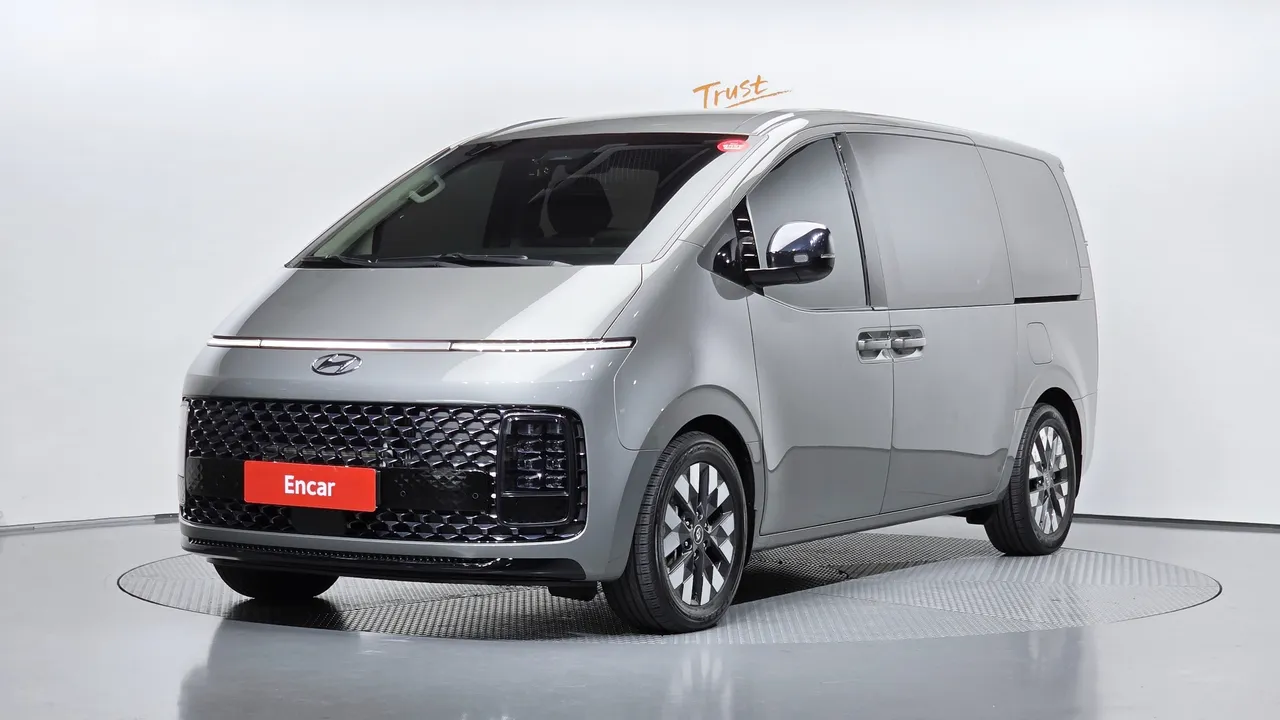 2023 Hyundai Staria Lounge 9-Seater