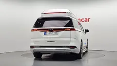 2023 Kia Carnival Gasoline 9-Seater Hi-Limousine — фото 4
