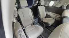 2023 Kia Carnival Gasoline 9-Seater Hi-Limousine — фото 13