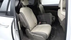 2023 Kia Carnival Gasoline 11-Seater Prestige — фото 12