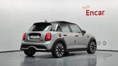 2022 Mini Cooper 5Door Classic — фото 2