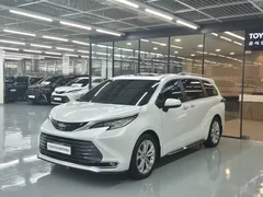 2022 Toyota Sienna 2.5 Hybrid 2WD — фото 1