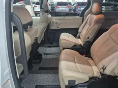 2022 Toyota Sienna 2.5 Hybrid 2WD — фото 15
