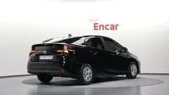 2022 Toyota Prius 1.8 — фото 2