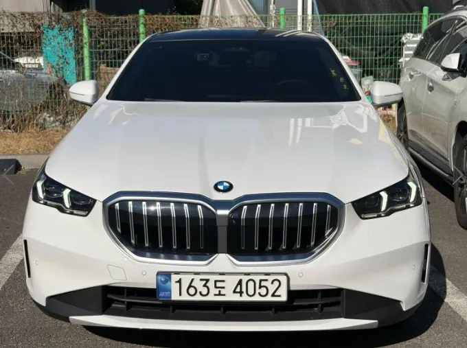 2024 BMW 5-Series 520i