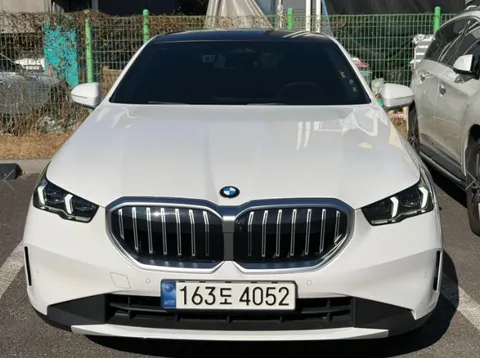 2024 BMW 5-Series 520i