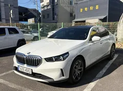 2024 BMW 5-Series 520i — фото 3