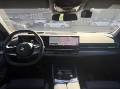 2024 BMW 5-Series 520i — фото 9