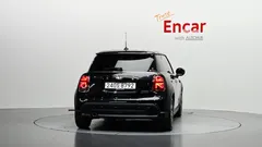2023 Mini Cooper Classic — фото 4