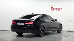 2022 BMW 5-Series 530i M Sport Package — фото 2