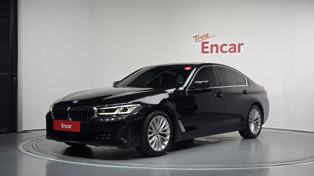 2022 BMW 5-Series 520i Luxury