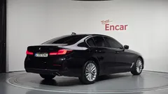 2022 BMW 5-Series 520i Luxury — фото 2