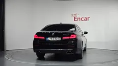 2022 BMW 5-Series 520i Luxury — фото 4