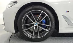 2022 BMW 5-Series 520i M Sport — фото 5