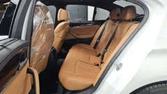 2022 BMW 5-Series 520i M Sport — фото 12