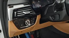 2022 BMW 5-Series 520i M Sport — фото 17