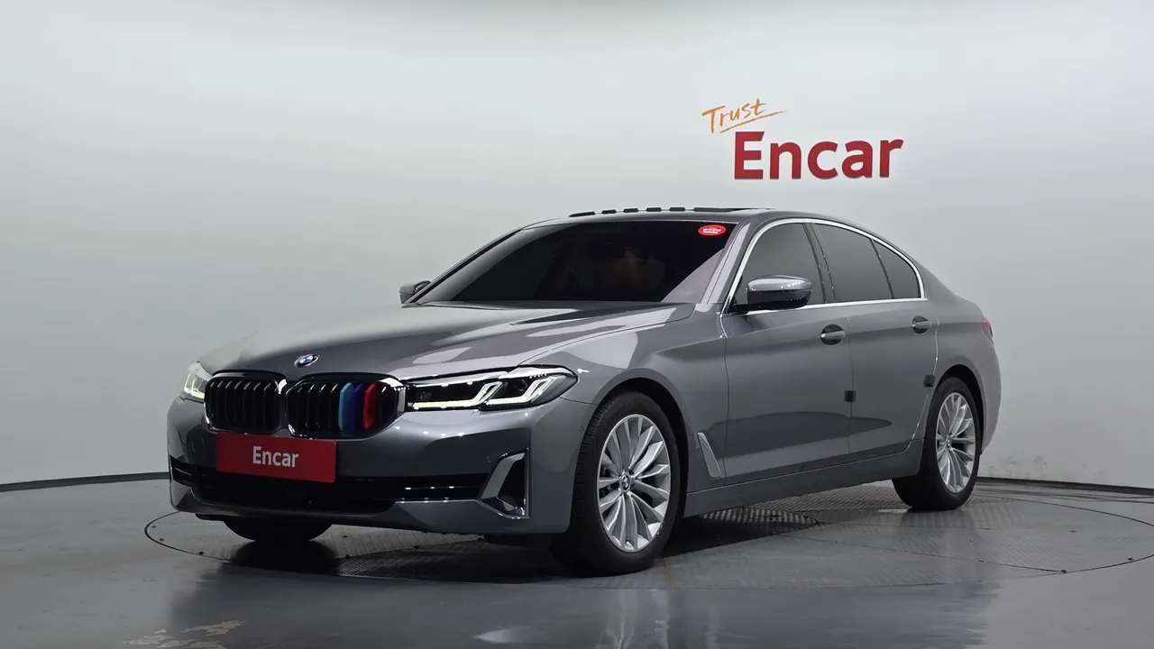 2023 BMW 5-Series 520i Luxury
