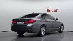 2023 BMW 5-Series 520i Luxury — фото 2