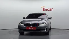 2023 BMW 5-Series 520i Luxury — фото 3