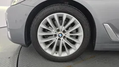 2023 BMW 5-Series 520i Luxury — фото 5