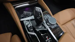 2023 BMW 5-Series 520i Luxury — фото 9