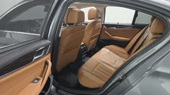 2023 BMW 5-Series 520i Luxury — фото 12