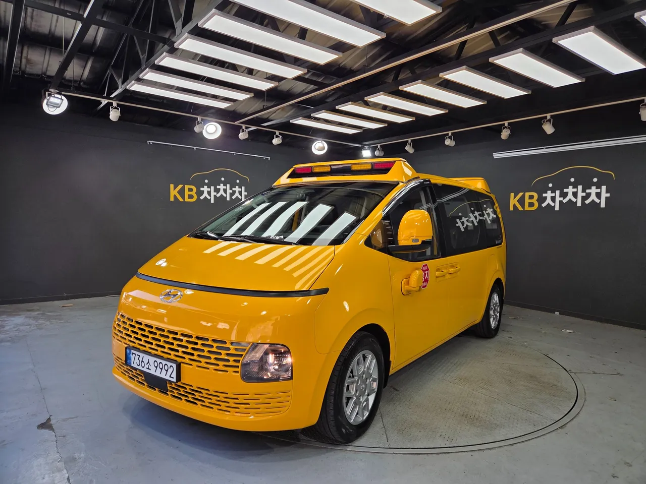 2022 Hyundai Staria L3.5  Kinder Safety Car