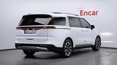 2023 Kia Carnival Diesel 9-Seater Prestige — фото 2