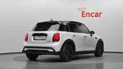 2024 Mini Cooper 5Door Classic — фото 2