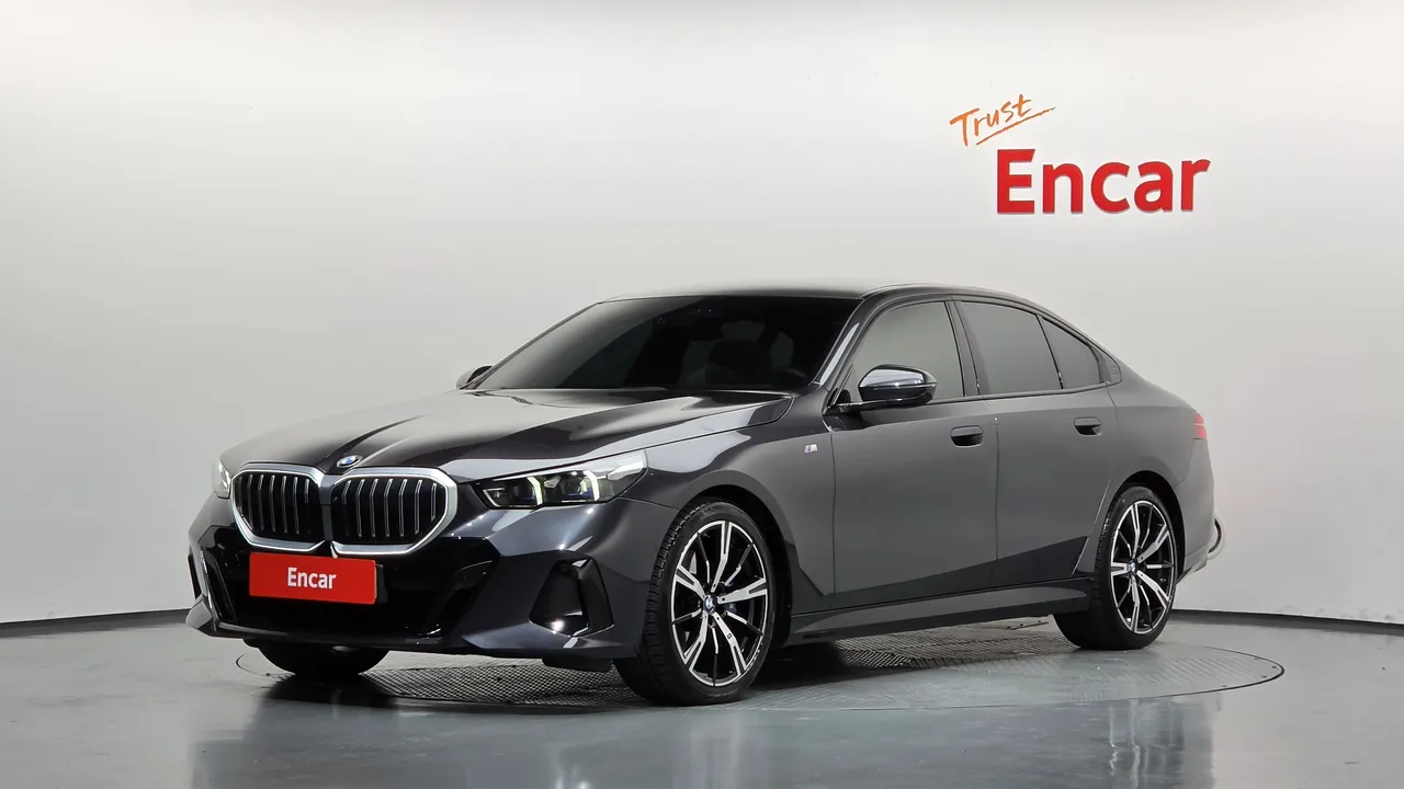 2024 BMW 5-Series 530i xDrive M Sport