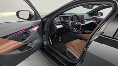 2024 BMW 5-Series 530i xDrive M Sport — фото 10