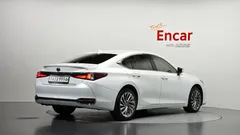 2023 Lexus ES Luxury Plus — фото 2