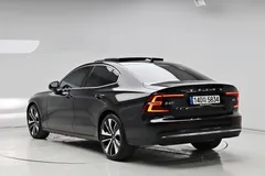 2023 Volvo S60 B5 Ultimate Bright — фото 2