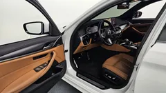 2023 BMW 5-Series 520i M Sport — фото 10
