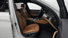 2023 BMW 5-Series 520i M Sport — фото 11