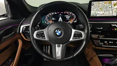2023 BMW 5-Series 520i M Sport — фото 13