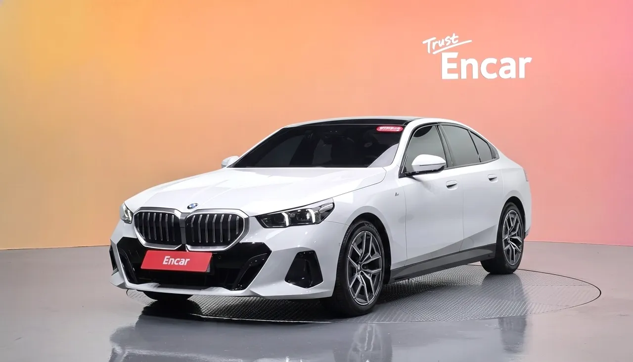 2024 BMW 5-Series 520i M Sport