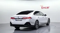 2024 BMW 5-Series 520i M Sport — фото 2